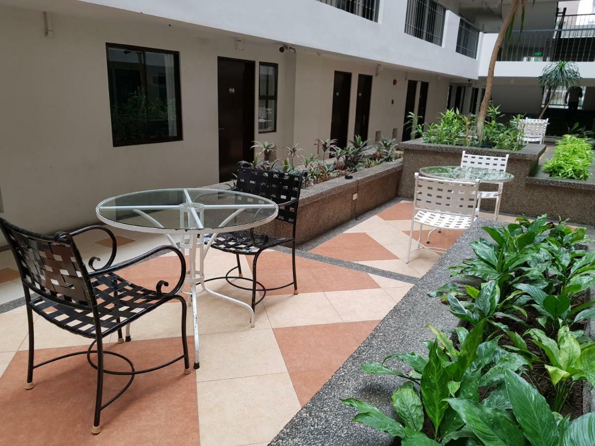 Heart Of The City Studio With Balcony Davao City Extérieur photo